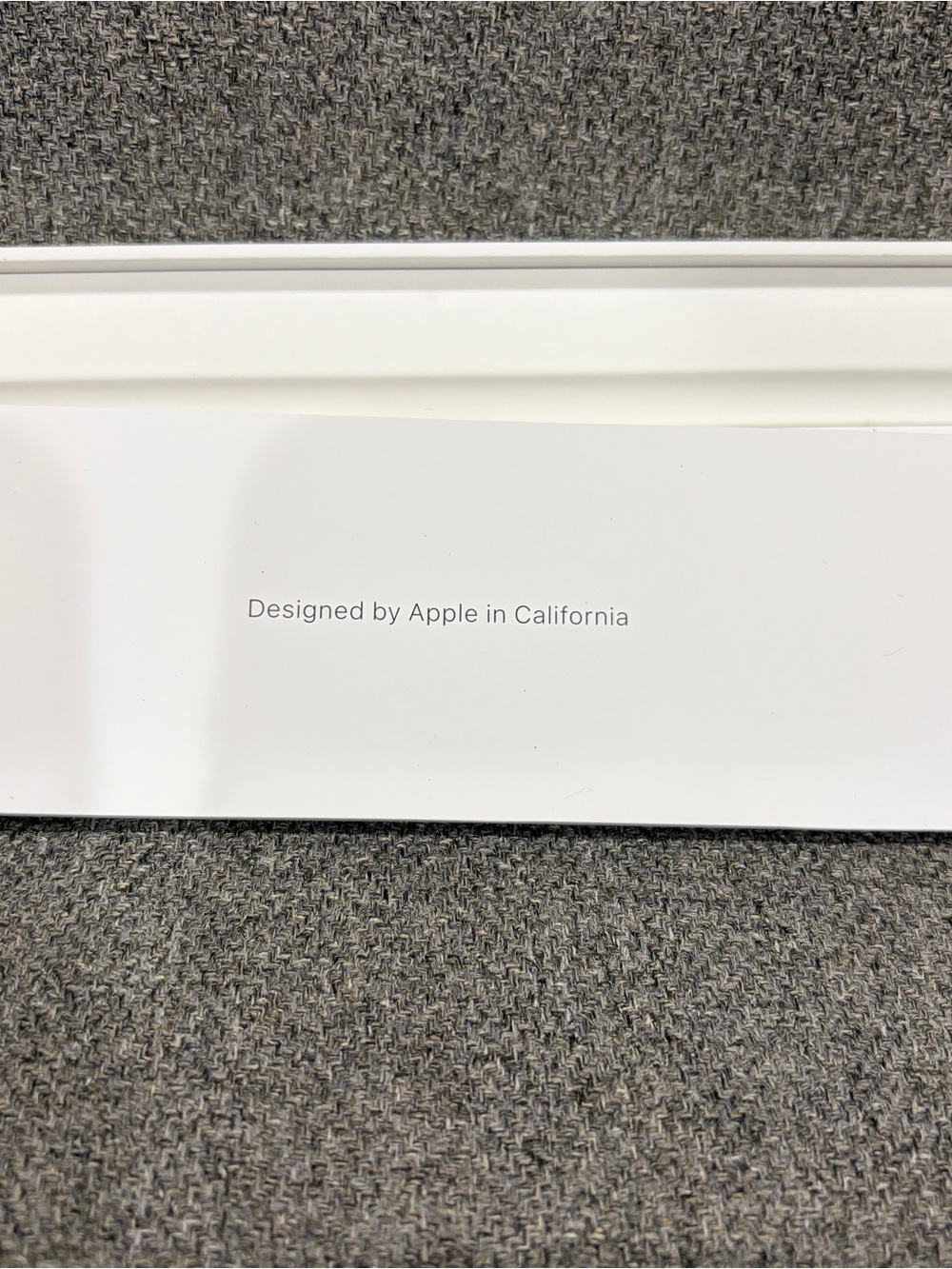 Apple Pencil (USB-C) - White with Green Accents - Picture 7 of 8